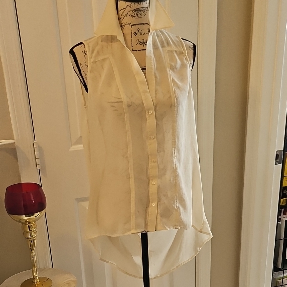 Vince Camuto Cream Sleeveless Button-Down Shirt